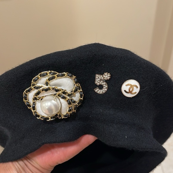Chanel white Camellia French wool black beret hat - Picture 7 of 8